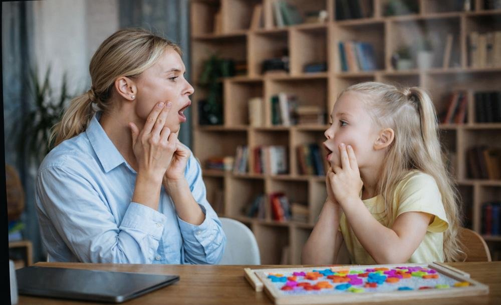Atraso de fala &eacute; sempre autismo? O que pais e cuidadores precisam saber